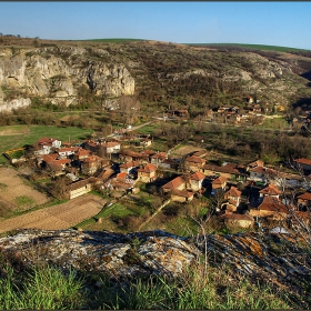 с. Чèрвен, поглед от крепостта