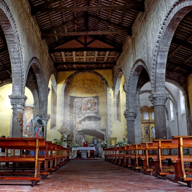 Santa Maria de La Rosa , Tuscania Lazio