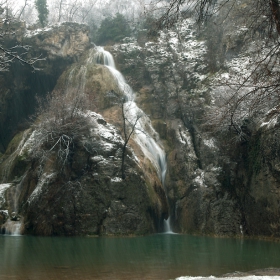 Хотнишки водопад - сняг и дъжд