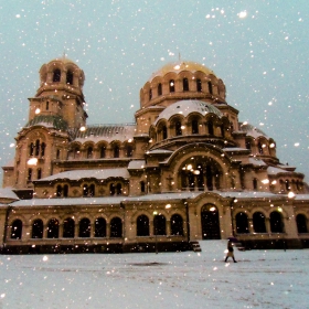 По здрач в снежна София