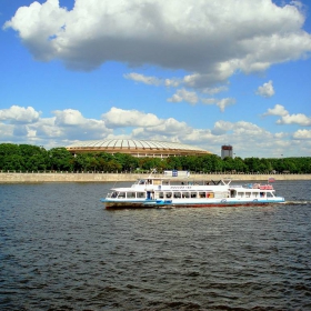 Корабчето си плува, а аз бягам за здраве в парка и следвам маршрута му....