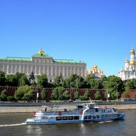 А разходката  ми продължава.......,вече Кремъл наближава!:)