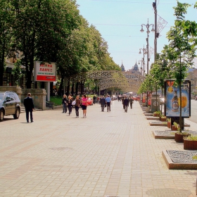 В Киев дори тротоарите са по-широки от нашите булеварди.........,за чистотата няма да говоря!:)