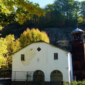 Църквата Св.Дух с дъсчената камбанария