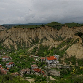 По баирите на Мелник