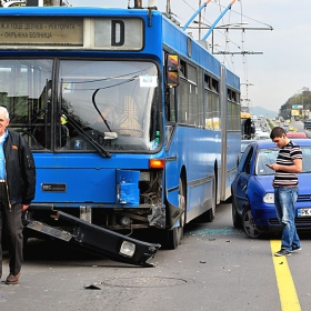 На 23.04.2010г. в 18.10ч перничанин влезна в БУС лентата........