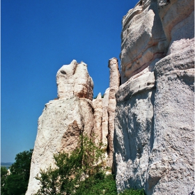 Самодиви в бели премени