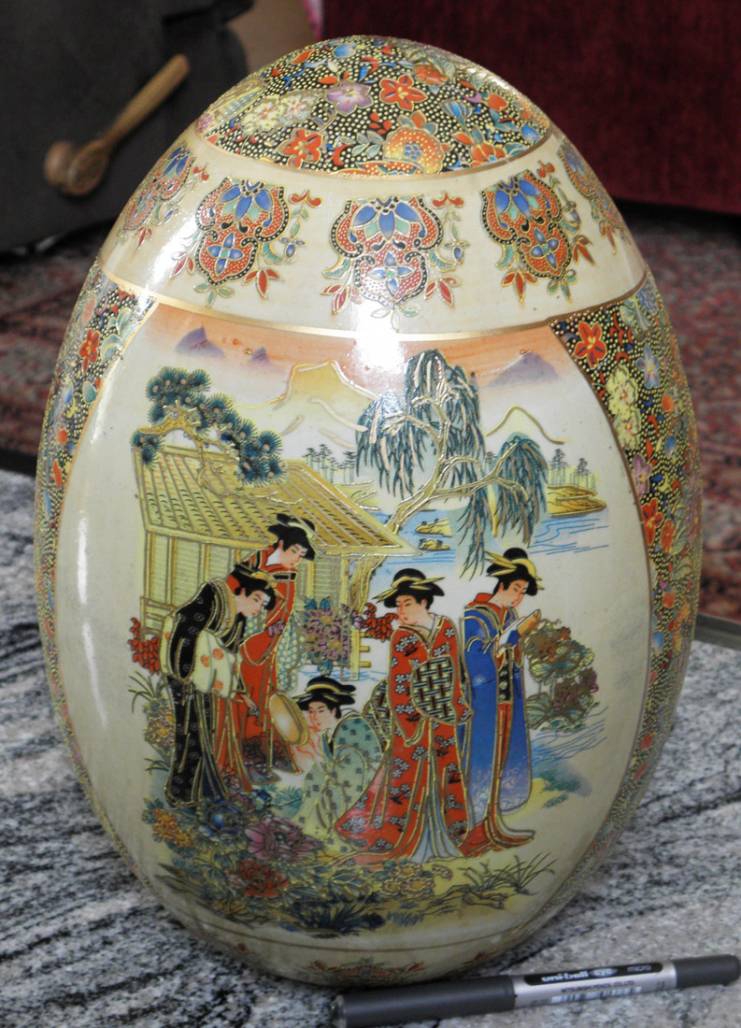 A GIANT EGG (30 CM) - poor chicken