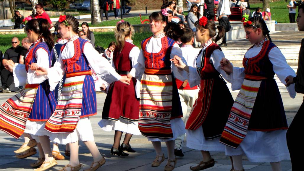 На хорото :)))