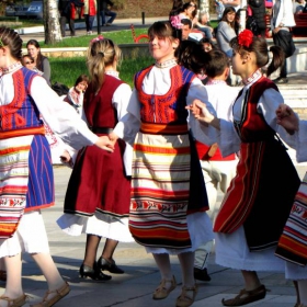 На хорото :)))