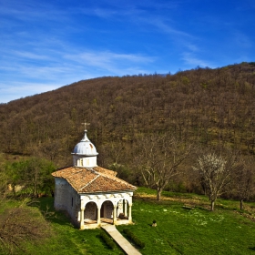 Плаковски манастир - църквата