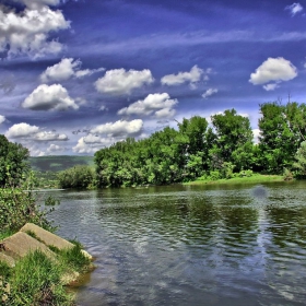 Реката (HDR)