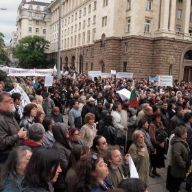 Учените от БАН протестираха с изявления, шествие и песни