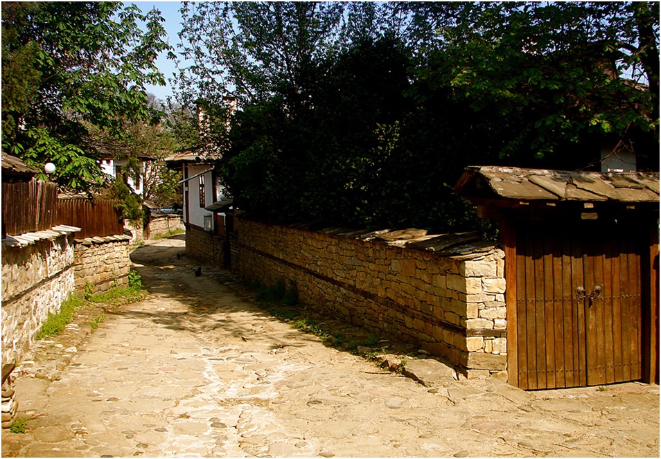 По калдаръмените улички на стария Ловеч