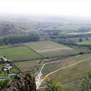 Панорамна снимка на вулканичния рид Кожух и Рупите от западния връх.