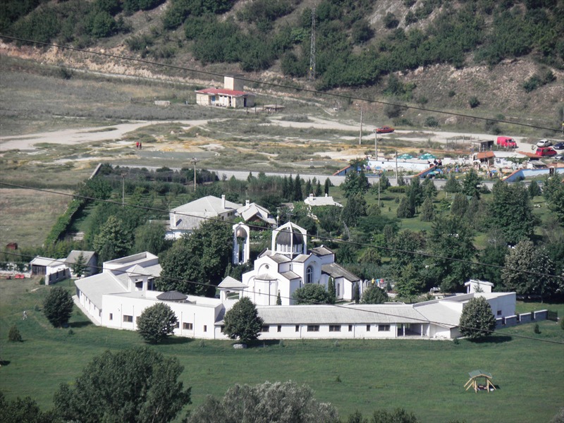 Черквата на Ванга на Рупите.Изглед от върха.