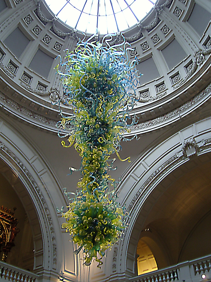 стьклен полюлей на  CHIHULY (1)     -http://en.wikipedia.org/wiki/Dale_Chihuly