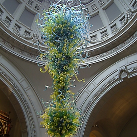 стьклен полюлей на  CHIHULY (1)     -http://en.wikipedia.org/wiki/Dale_Chihuly
