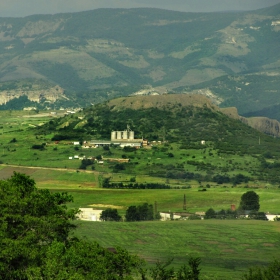 Мелницата под скалите