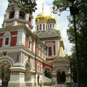 Златните куполи при ясно време, се виждат от десетки километри