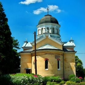 Поглед към манастира