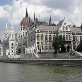 Сградата на унгарския парламент.
