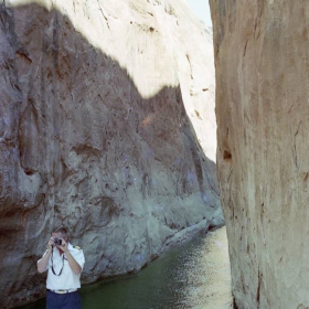 Sailing in a narrow canyon (1) -USA