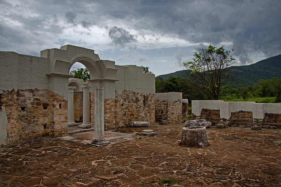 Златната църква