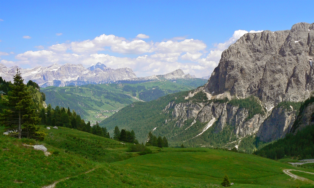 Поглед от Passo Gardena към Corvara di Badia
