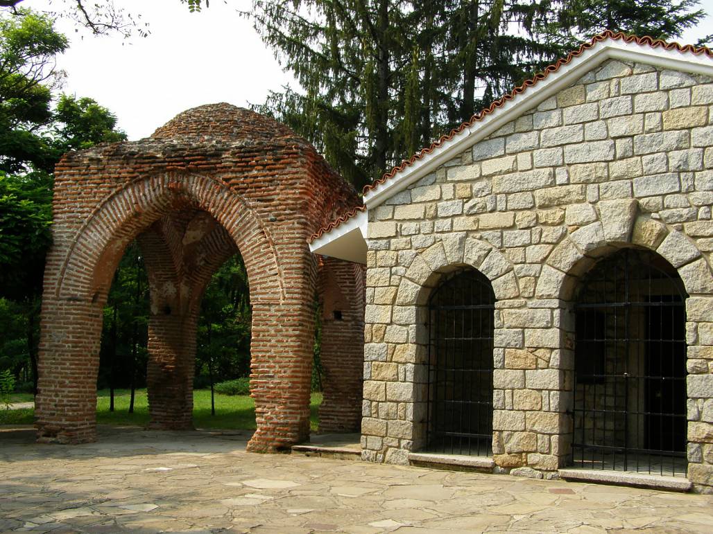 Тракийска гробница