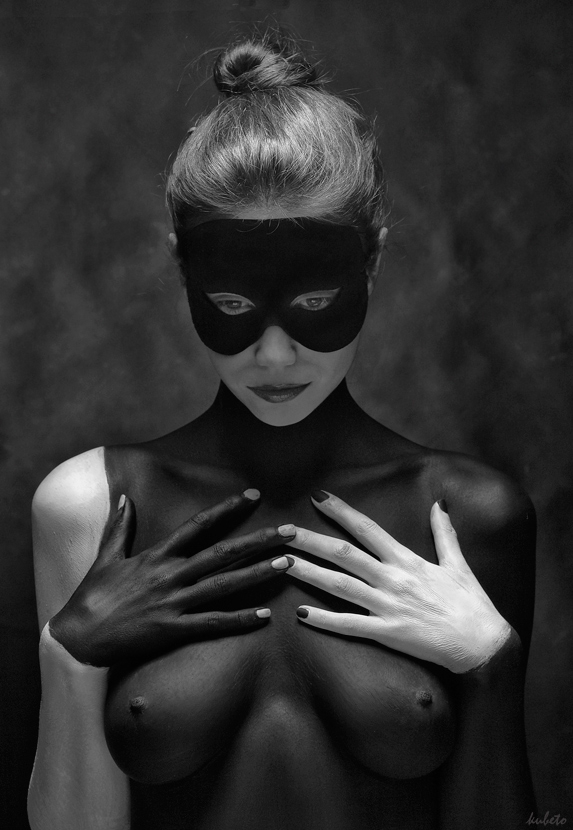 B&W
