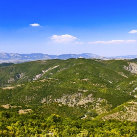 Аз съм българче. Обичам наште планини зелени...