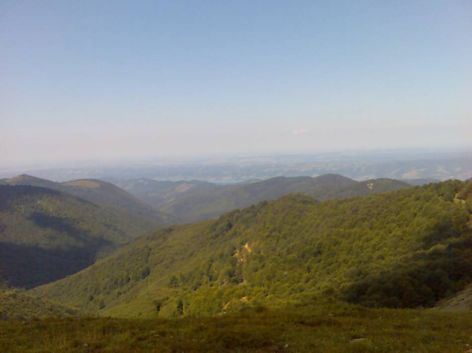 В далечината яз. Сопот