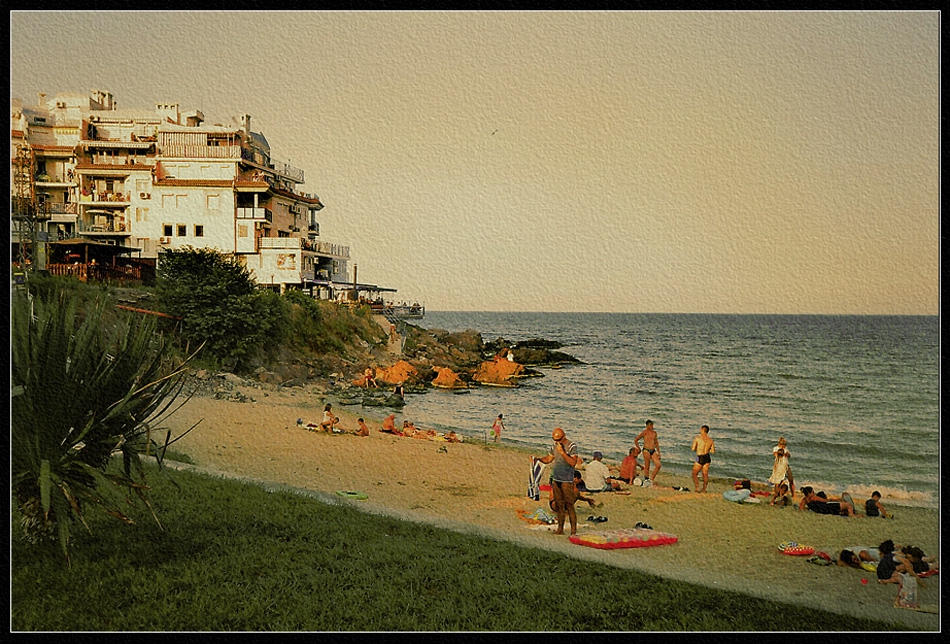 На море