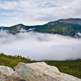 Malko nad oblacite