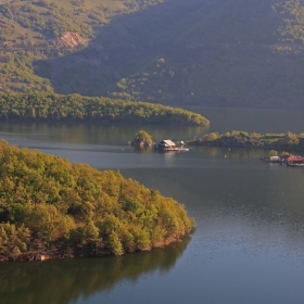 Първи слънчеви лъчи