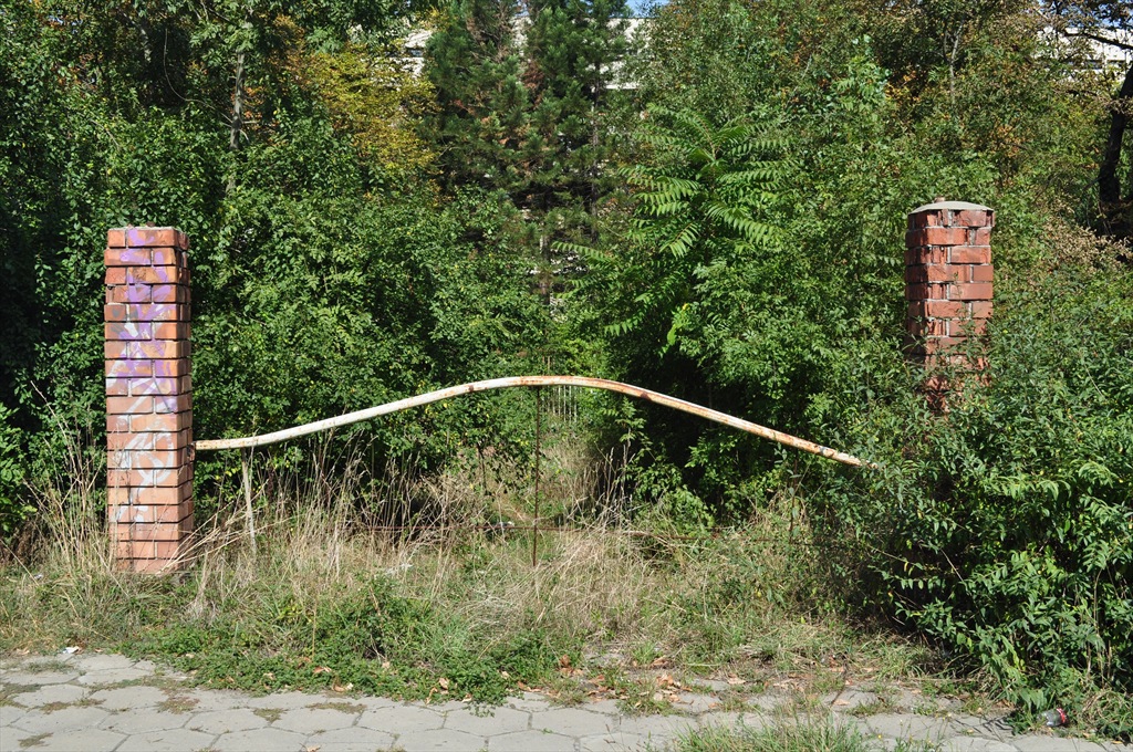 вход към