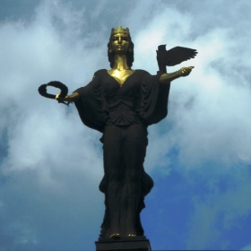 Св. София паметник