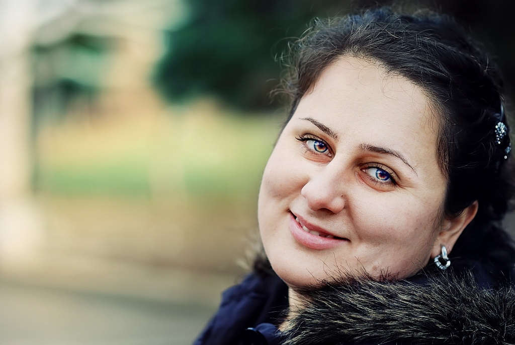 момичето с дъга в очите...