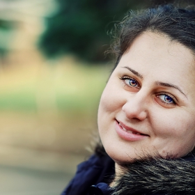момичето с дъга в очите...