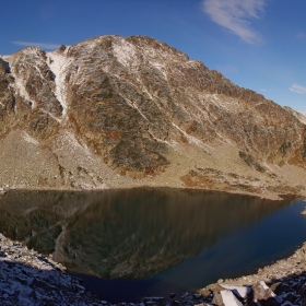 Когато есента се оглежда във водата, красотата й е още по-осезаема...