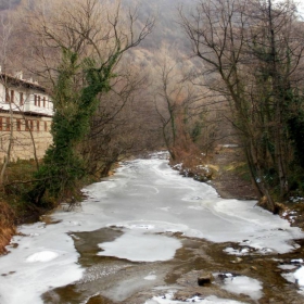 Замръзналата   река