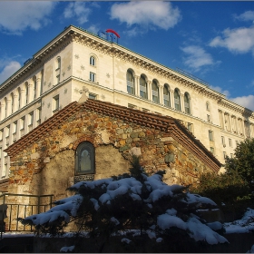 На кръстопът  („Бяхме серди, елини, римляни, славяни, византийци, българи... Всеки от нас е оставил нещо в този град ...”)