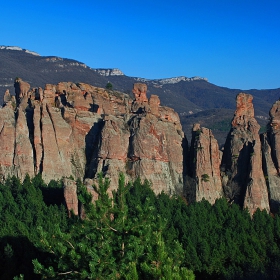 Скалите и Кулата