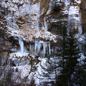 Ето, вижте планината, зиме как подрежда си косата :)