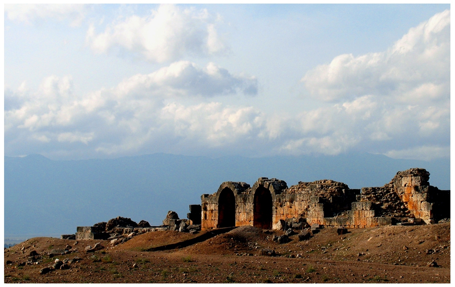 Апамея, Сирия - отдалече