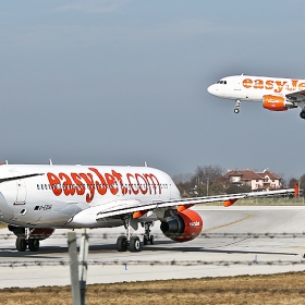  Easy Jet x 2 на летище София