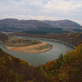 Пейзаж от яз. Кърджали