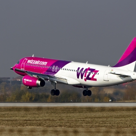 WIZZ Air  след 2-3 сек. ще опре колесника в пистата