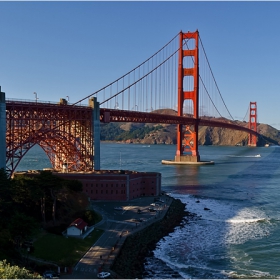 Golden Gate Bridge - изграждането му започва 1933 и завършва 1937 г. Пример за плодотворно сътрудничество м/у общество и управляващи по време на криза.